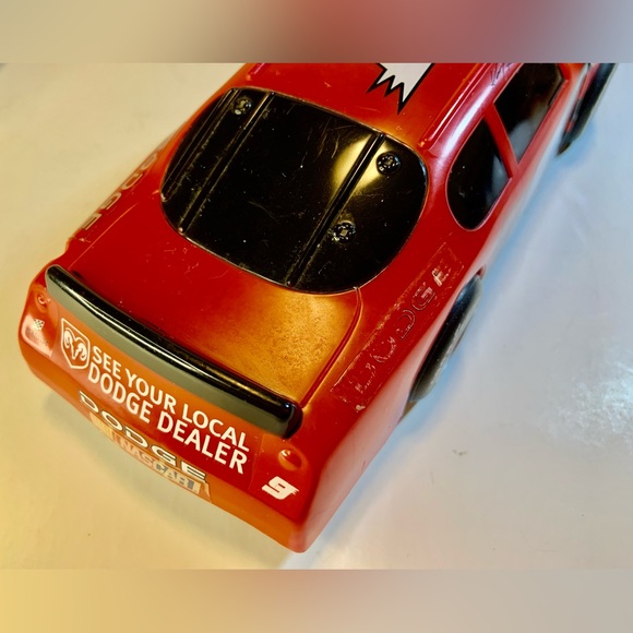 Kasey Kahne Pull & Go Pez Candy Dispenser #9 Dodge Charger Racing Car NASCAR - Picture 6 of 11